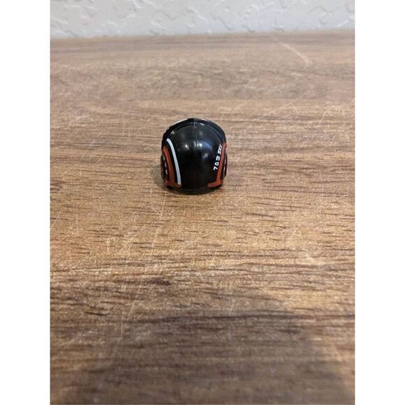 LEGO - Minifig, Helmet Rebel Pilot Raised Front & Microphone - Yellow Visor - Picture 4 of 4